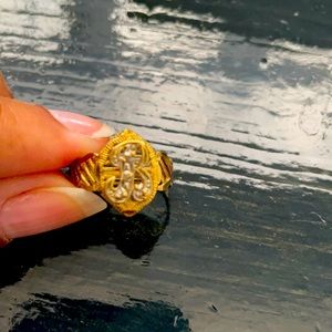 10K yellow gold B initial ring. Est size 7